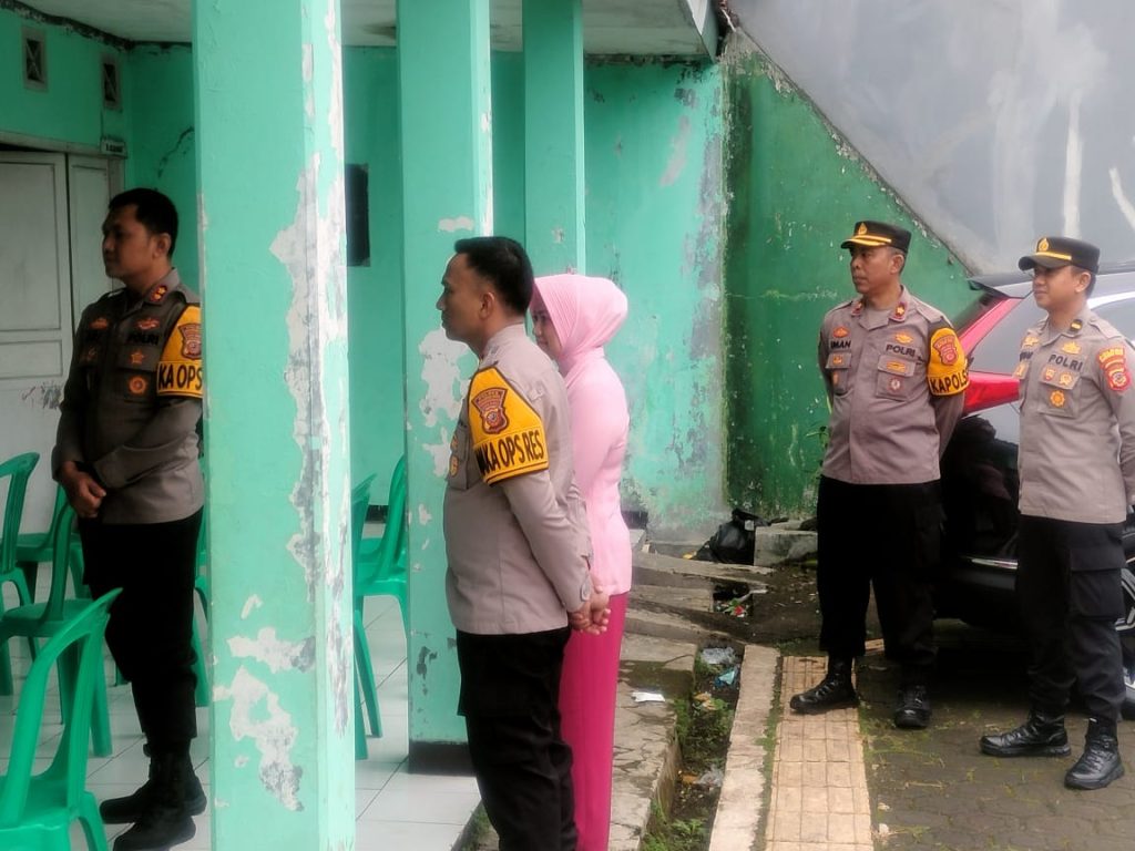 Kapolres Sukabumi Kota Dampingi TK Kemala Bhayangkari 6 Kota Sukabumi Bakti Sosial di SLB Budi Nurani