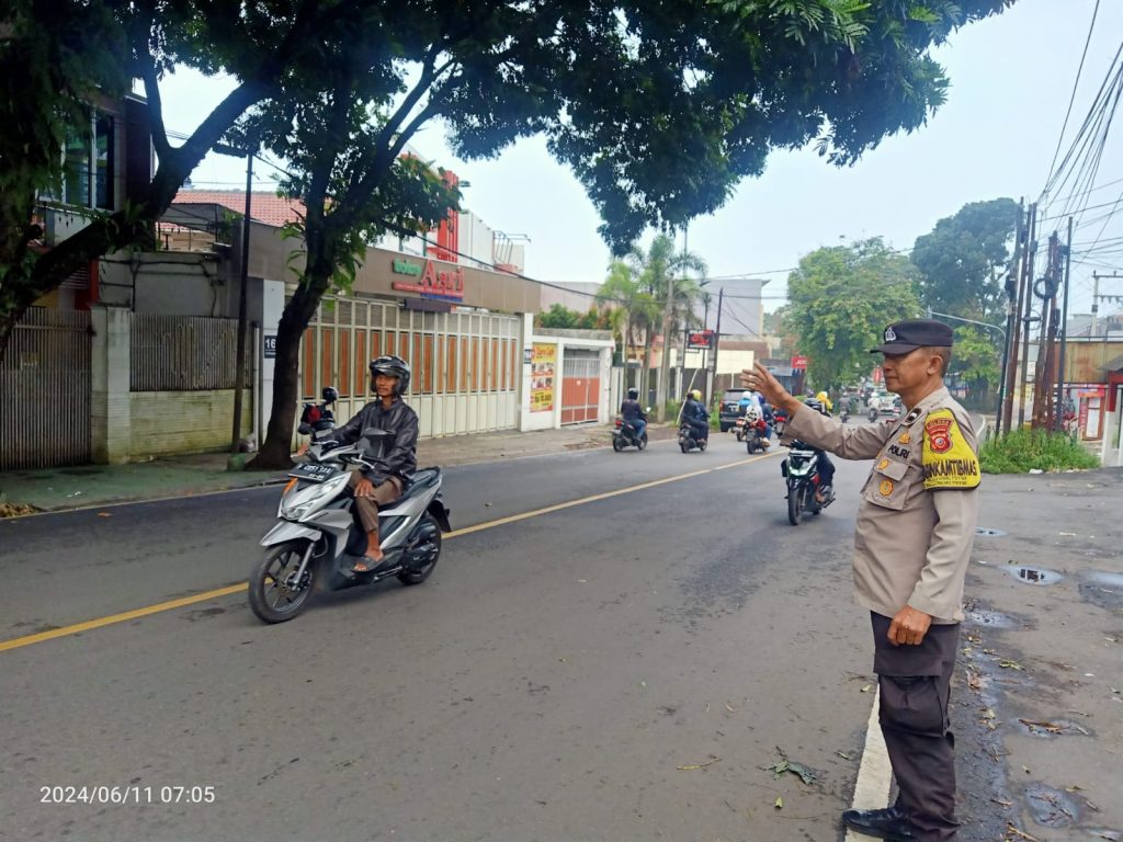 Polsek Gunungpuyuh Rutin Laksanakan Gatur Pagi, Agar Terciptanya Kamseltibcar Lantas