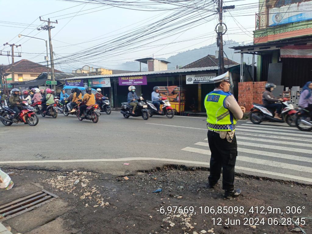 Antisipasi Kemacetan Pagi, Anggota polsek Gunungguruh Laksanakan Gatur Lalin Pagi