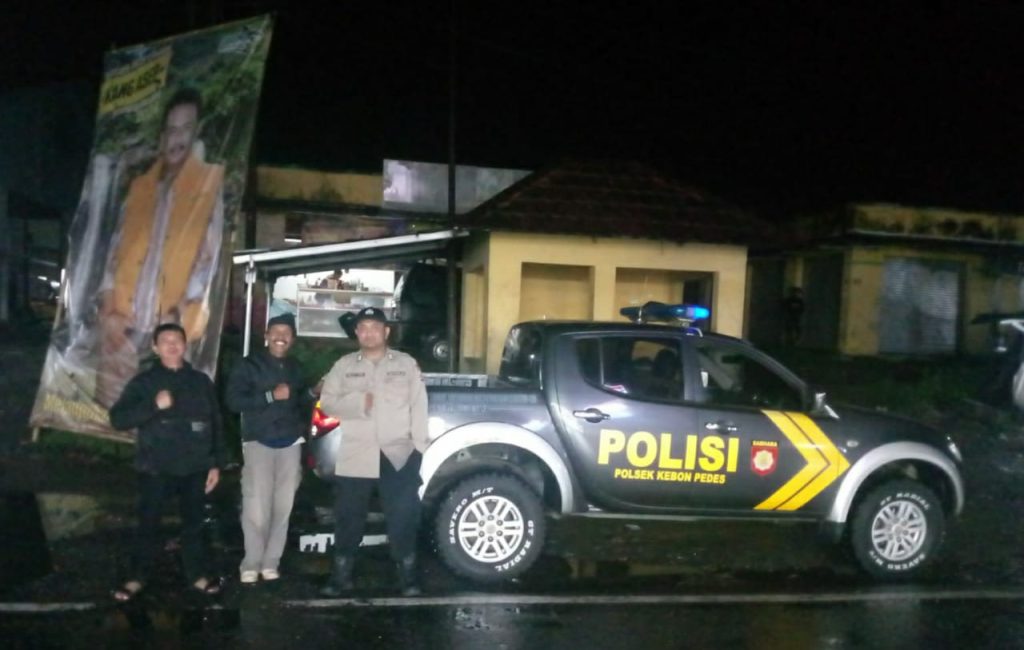 Polsek Kebonpedes Patroli KRYD Malam Hari, Jaga Situasi Kamtibmas Wilayah Kecamatan Kebonpedes