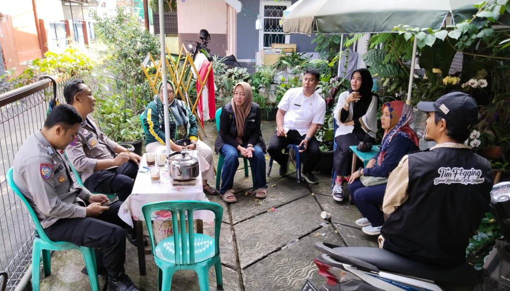 Bhabinkamtibmas Polsek Cikole Laksanakan Sambang Warga