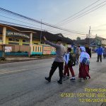 Kapolsek Sukalarang Pimpin Pelayanan Gatur Lalu Lintas pagi, Pasca masuk Anak Sekolah