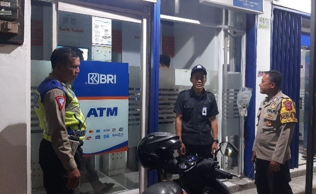 Cegah Kejahatan Perbankkan saat Patroli Malam Polisi Sambangi ATM BRI