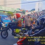 Antisipasi Kemacetan Pagi, Personil Polsek Sukalarang Melaksanakan Gatur Lalin Saat Jam Masuk Karyawan