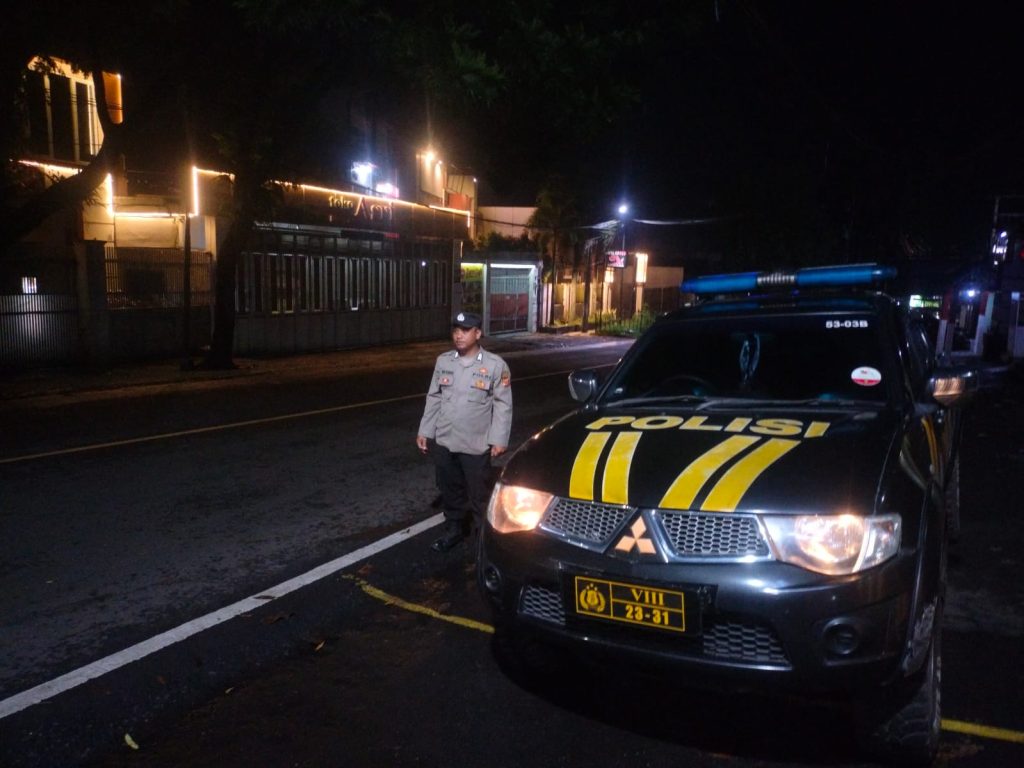 Berikan Rasa Aman, Patroli Jam Kecil Polsek Gunungpuyuh Cegah Gangguan Kamtibmas