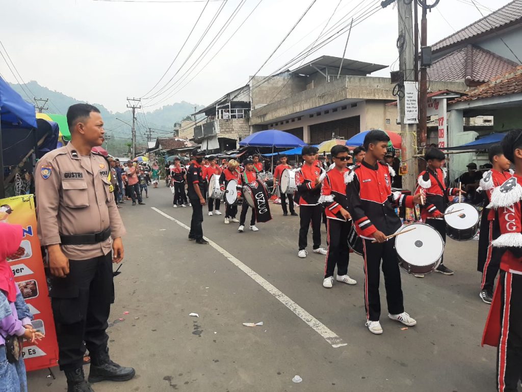 Perayaan Pawai Karnaval Syukuran kenaikan kelas Polsek Lembursitu Lakukan Pengamanan