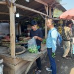 Anggota Intelkam Polsek Cileunyi turun langsung cek dan monitoring Ketersediaan Sembako di Pasar Sehat Cileunyi