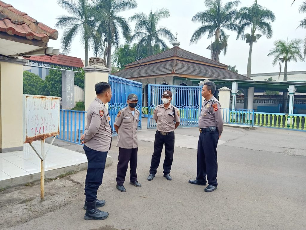 Bhabinkamtibmas Desa Manggungharja Aipda Dedy Hadiri Pembagian PMT Pemulihan Stunting