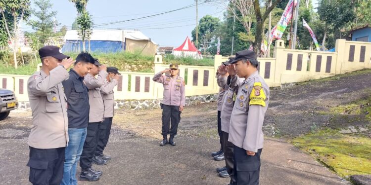 Apel Pagi dan Pengecekan Kelengkapan Personil sebagai Bentuk Kedisiplinan dan Kesiapsiagaan Polsek Kadudampit