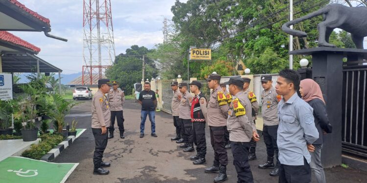 Kapolsek Citamiang Gelar Apel Pagi Sebagai Bentuk Kedisiplinan