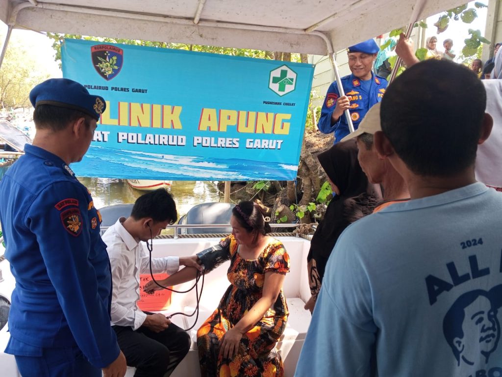 Klinik Apung Polairud Polres Garut Bersama Puskesmas Cikelet Bahu-Membahu Sejahterakan Kesehatan Masyarakat Pesisir Dan Nelayan