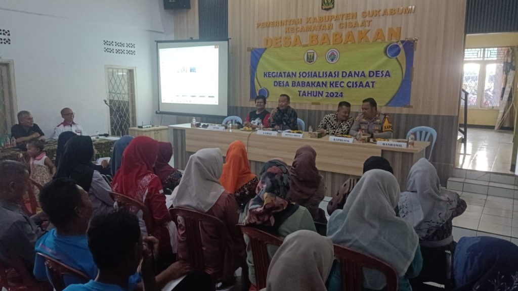 Bhabinkamtibmas Jayaraksa Monitoring Pendistribusian CPP Di Aula Kelurahan Jayaraksa