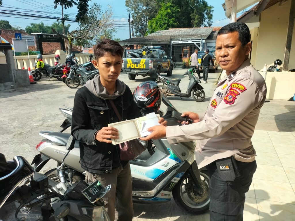 Polsek Banyuresmi Peduli Keselamatan Dan Ketertiban Berlalu Lintas