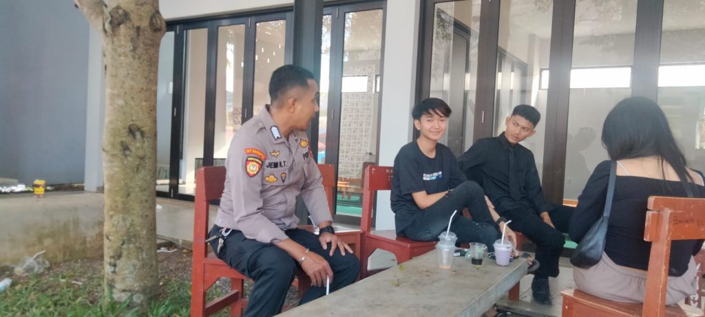 Patroli Dialogis, Unit Samapta Polsek Cireunghas Ajak Peran Pemuda Dalam Jaga Kondusifitas Kamtibmas