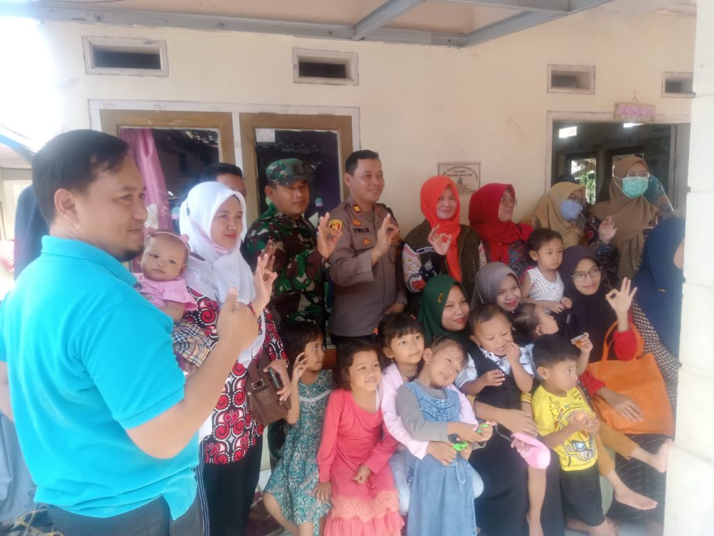 Polsek Kebonpedes Lakukan Kegiatan Monitoring Intervensi Pencegahan Stunting Serentak Di Desa Bojong Sawah