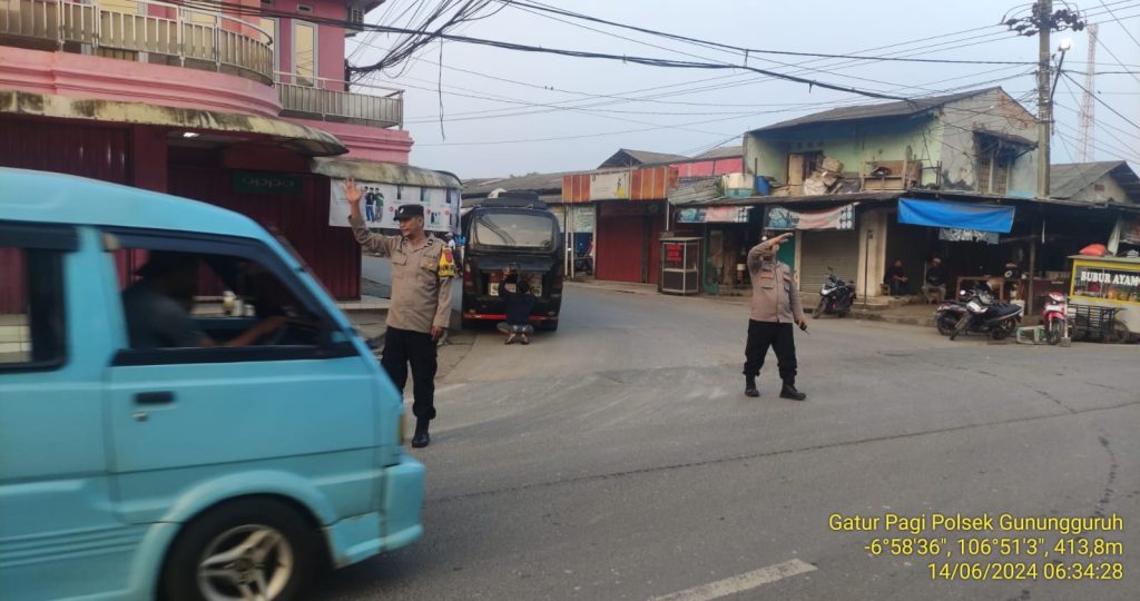 Antisipasi Kemacetan Pagi, Anggota Polsek Gunungguruh Laksanakan Gatur Lalin