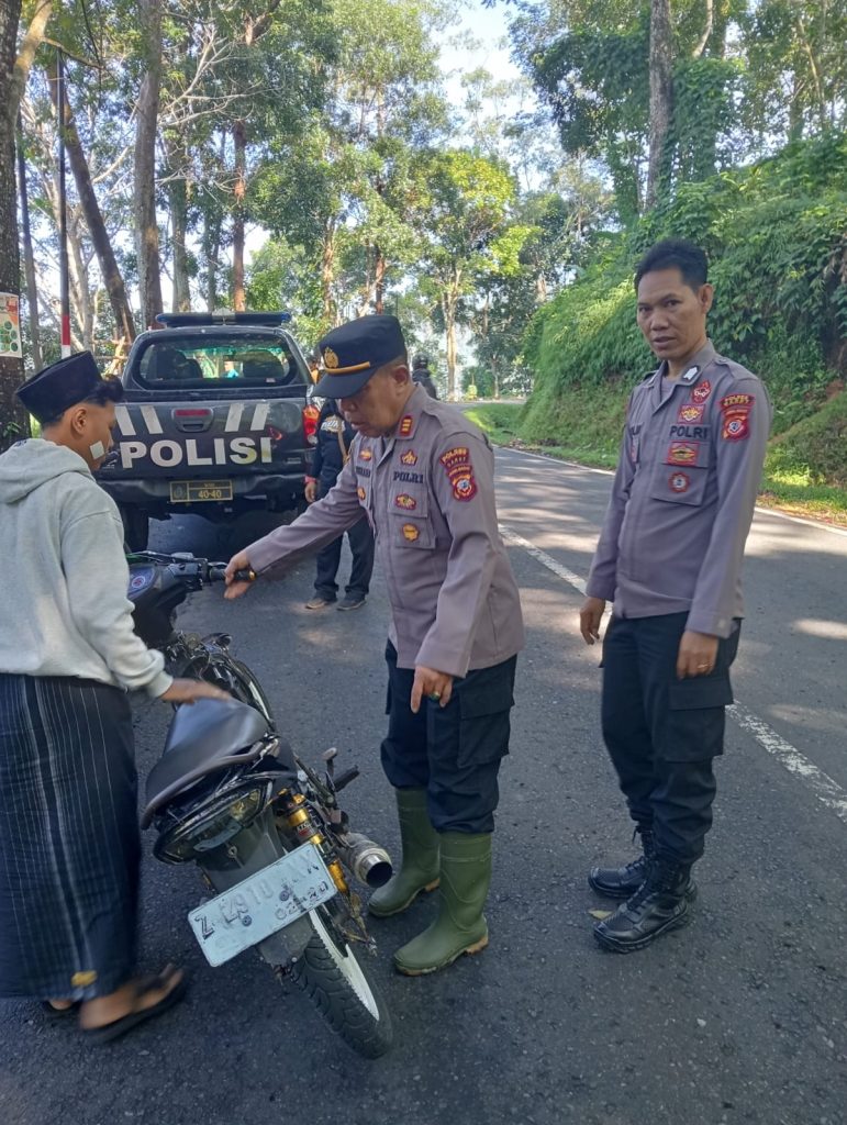 Pelihari Situasi Kamtibmas Polsek Cisompet Tertibkan Knalpot Bising