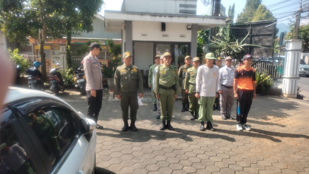 Efektifkan Pelatihan Kemampuan dan Kedisplinan Linmas, Polsek Baros Tingkatkan Kenyamanan dan Keamanan Desa