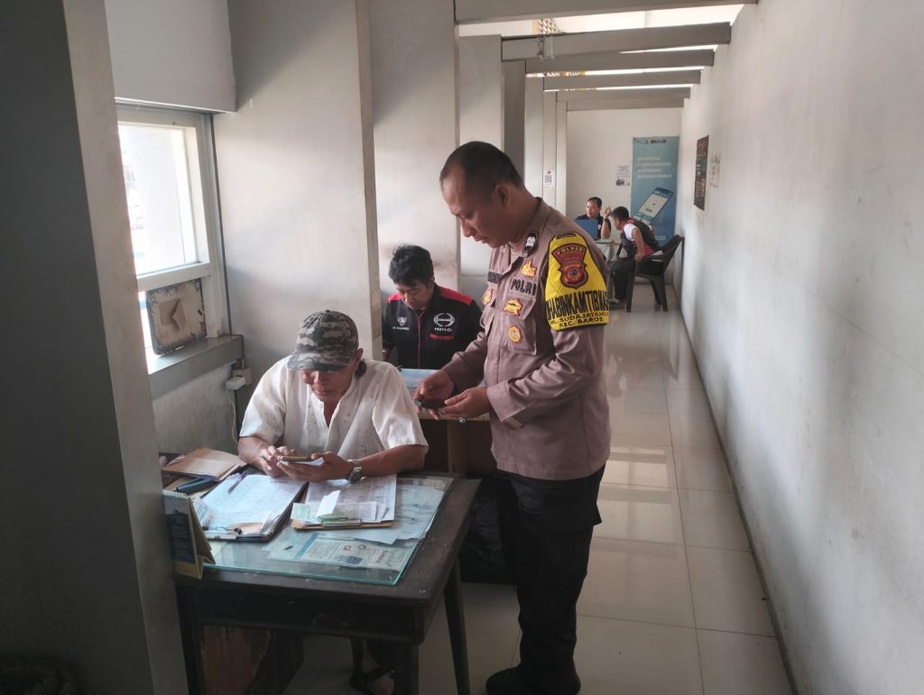 Pastikan lonjakan penumpang terminal aman. Bhabinkamtibmas Sudajayahilir tingkatkan keamanan menjelang Idul adha