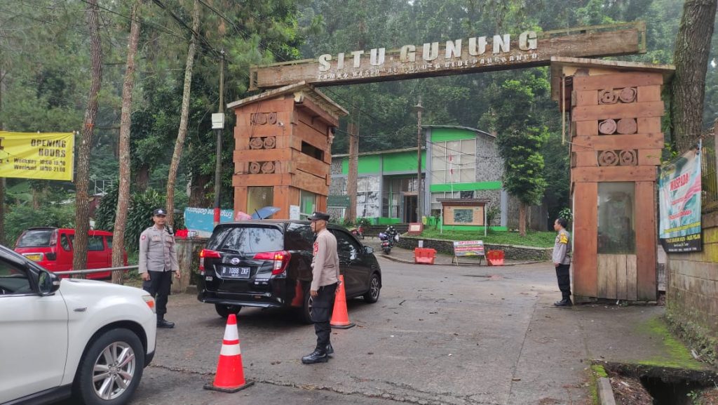 Personil Polsek kadudampit Melaksanakan giat Patroli tempat wisata situgunung.