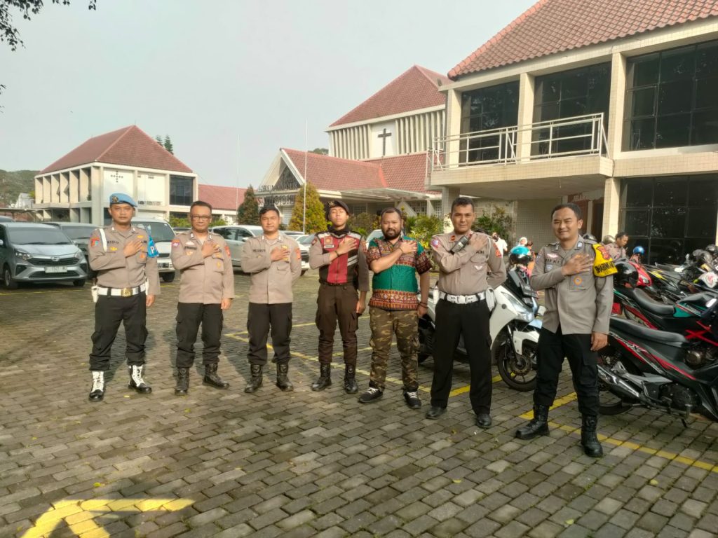 Polsek Cikole Laksanakan Patroli Dan Pengamanan Di Tempat Ibadah