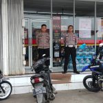 Sampaikan Himbauan Kamtibmas Kepada Karyawan Minimarket saat Patroli Siang