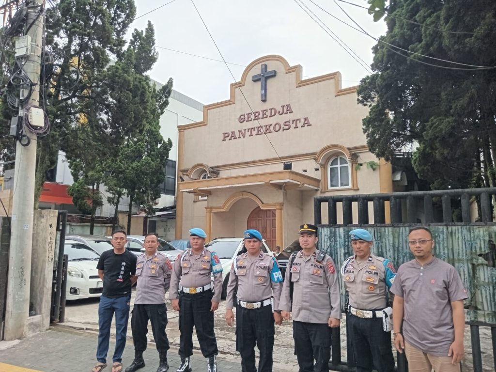 Berikan Rasa Aman, Polisi Lakukan Pengamanan Ibadah Rutin di Gereja Pantekosta Sukabumi