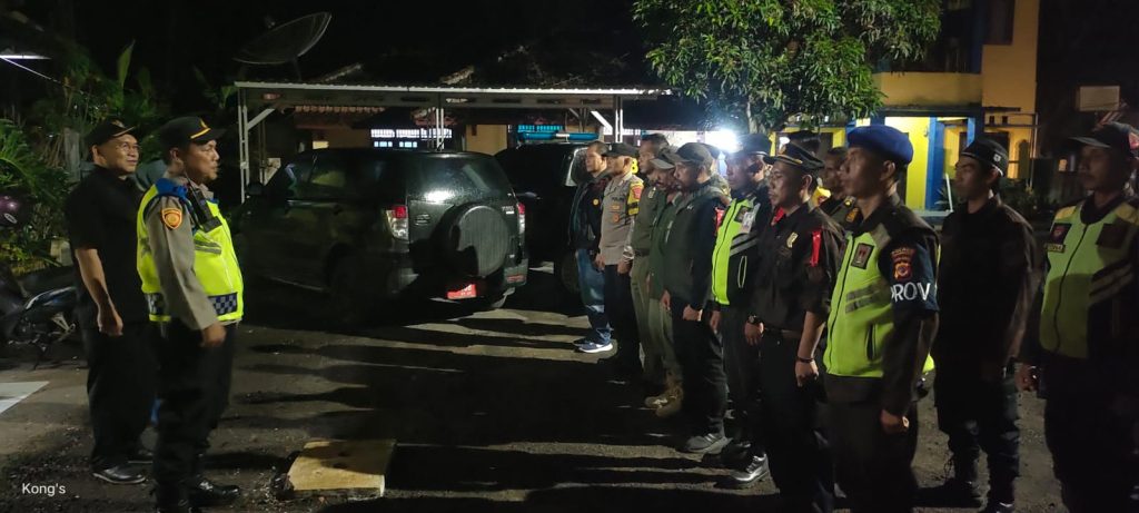 Apel Gabungan Siaga Pengamanan Malam Takbir, Kapolsek Cireunghas Beserta Jajaran Siap Amankan Malam Takbiran Dan Hari Raya Idul Adha 1445 H