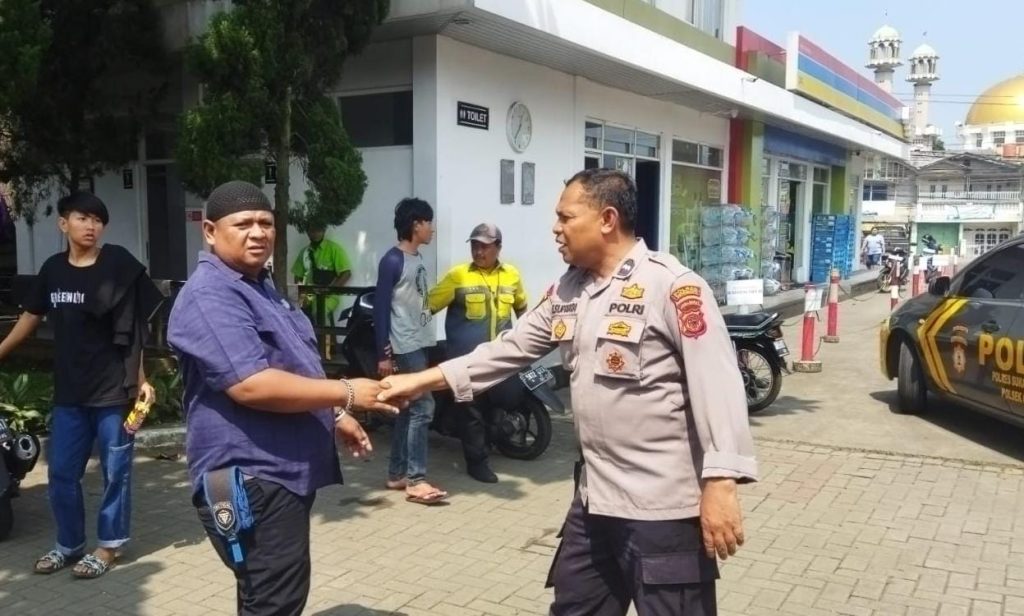 Berikan Rasa Aman, Polsek Cikole Laksanakan Patroli Dan Sambang Warga