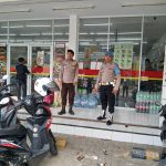 Sampaikan Himbauan Kamtibmas Kepada Karyawan Minimarket saat Patroli Siang