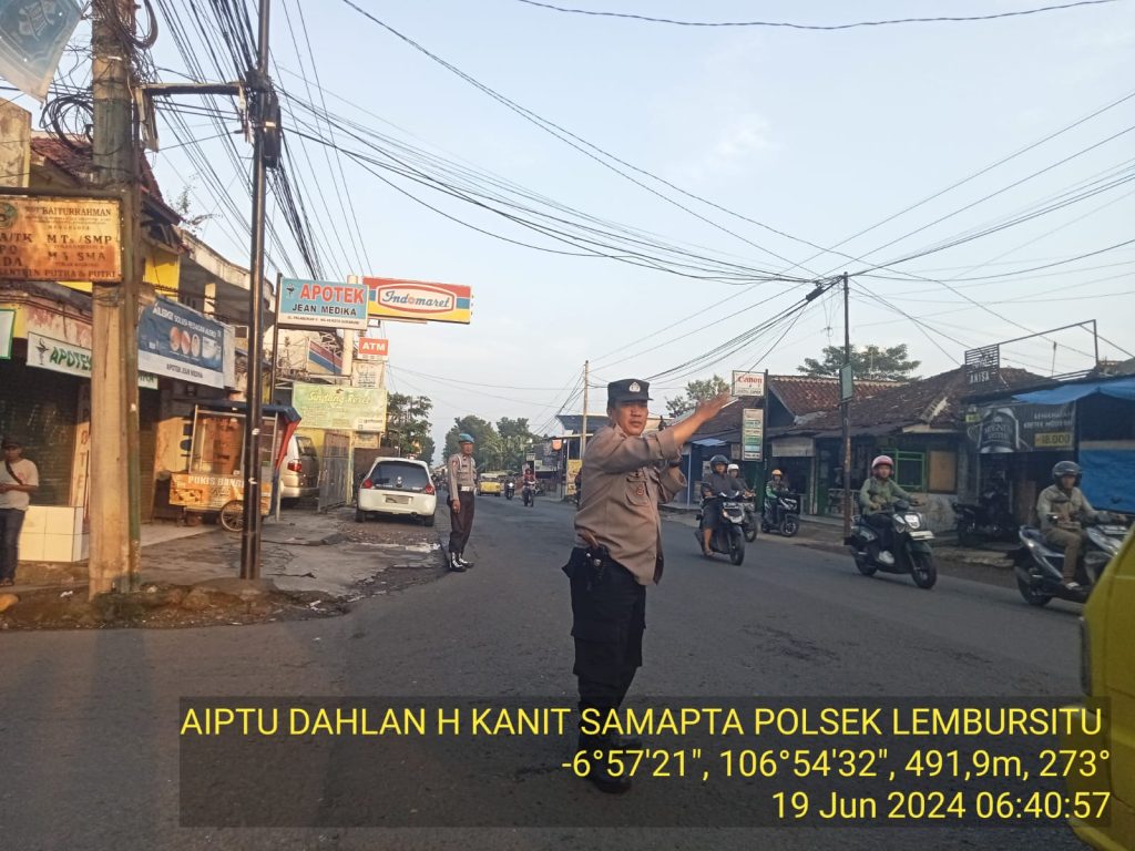 Polsek Lembursitu Berikan Pelayanan Prima Rutin Gatur Pagi