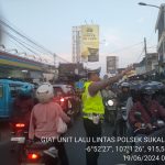 Antisipasi Kemacetan Pagi, Unit Lantas Polsek Sukalarang Laksanakan Gatur Lalin Saat Jam Masuk Karyawan