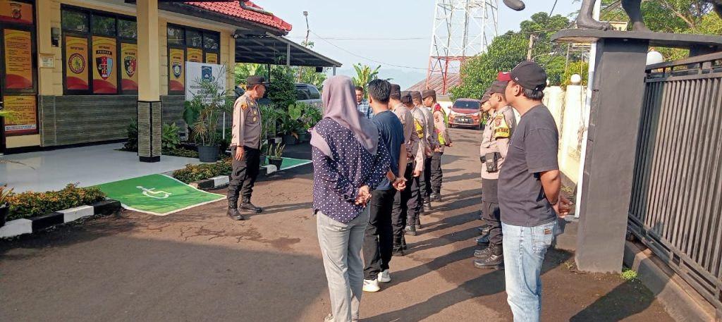 Kapolsek Citamiang Gelar Apel Pagi Sebagai Bentuk Kedisiplinan