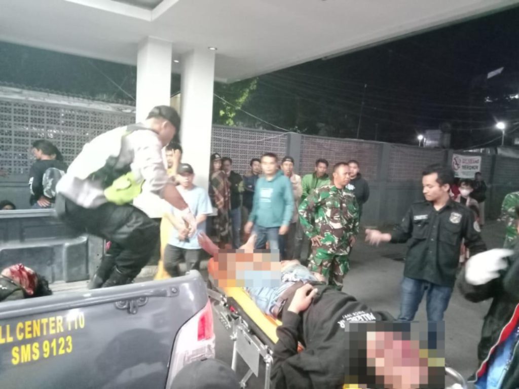 Dua Sepeda Motor Adu Banteng Polsek Wanaraja Evakuasi Korban