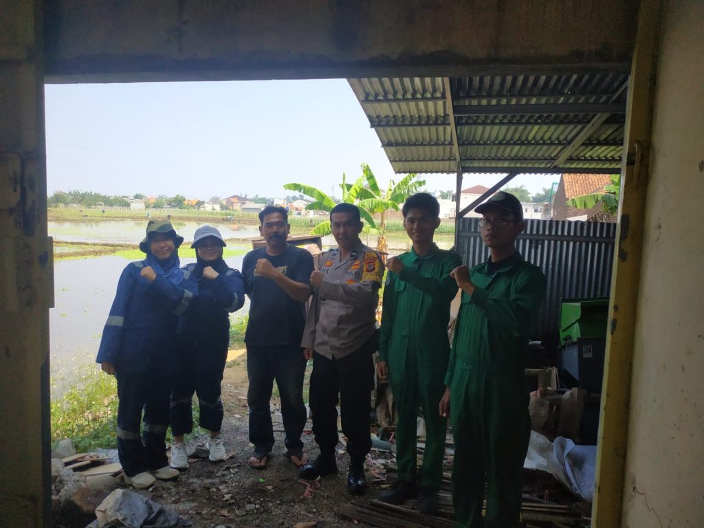 Bhabinkamtibmas Bersama Babinsa Kel. Rancaekek Kencana kunjungi Guru SMP Pasundan Rancaekek