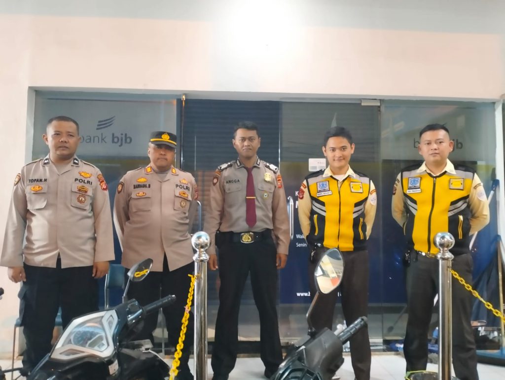 Pastikan Situasi Kamtibmas Tetap Aman Piket Fungsi Polsek Majalaya Polresta Bandung Patroli Dialogis Dengan Sasaran Wilayah Perbankan.