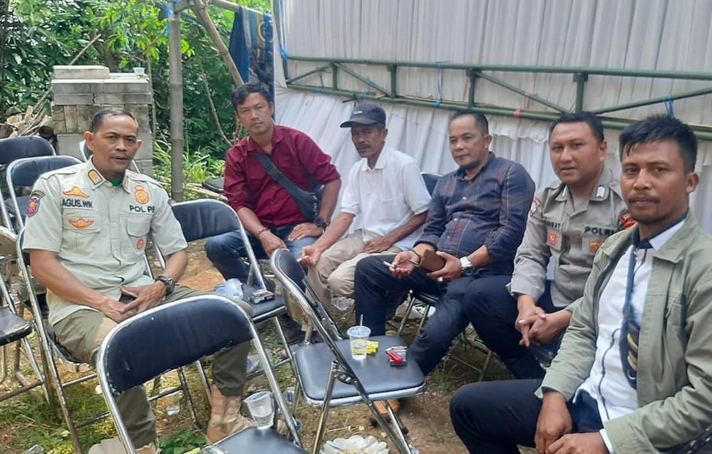 Galakkan Dialogis dengan warga, Bhabinkamtibmas Mekarsari polsek Cimaung Ingatkan Waspada Kriminalitas