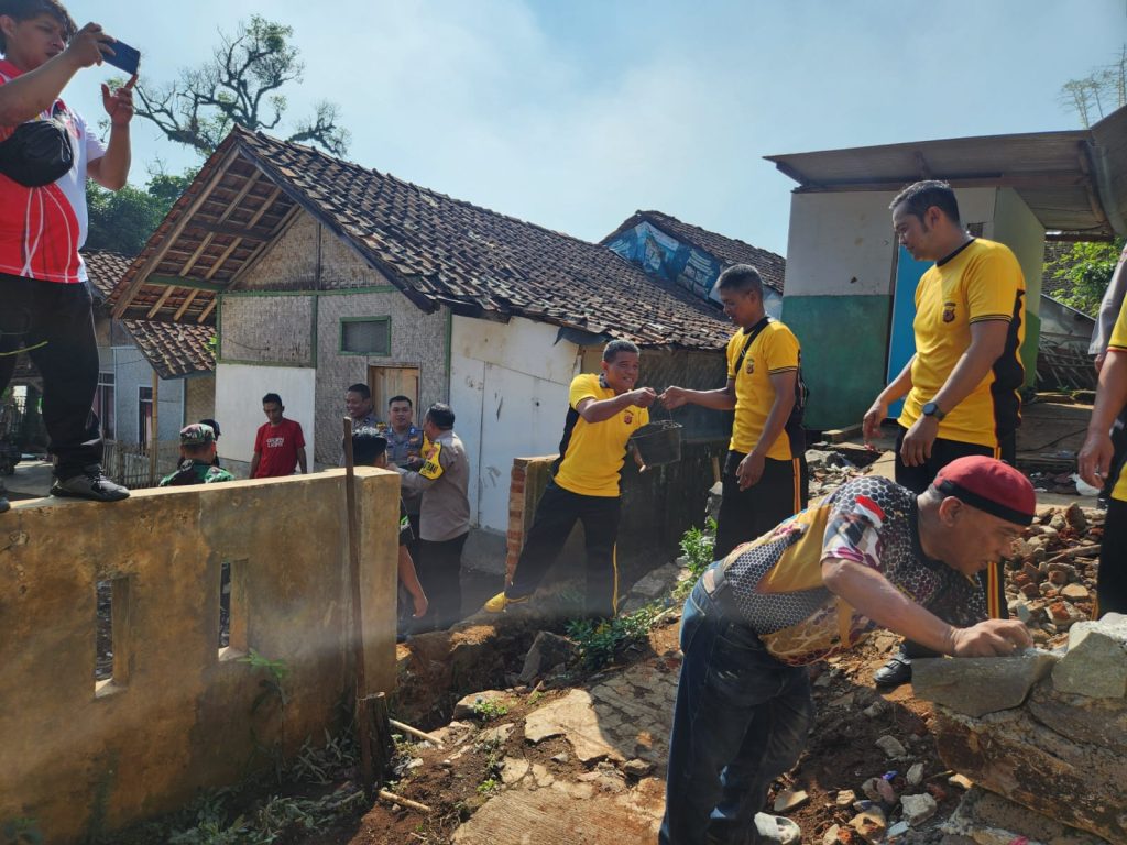 Memperingati HUT Bhayangkara Ke-78, Polsek Ibun, Polresta Bandung Laksanakan Bhakti Religi di 4 Titik