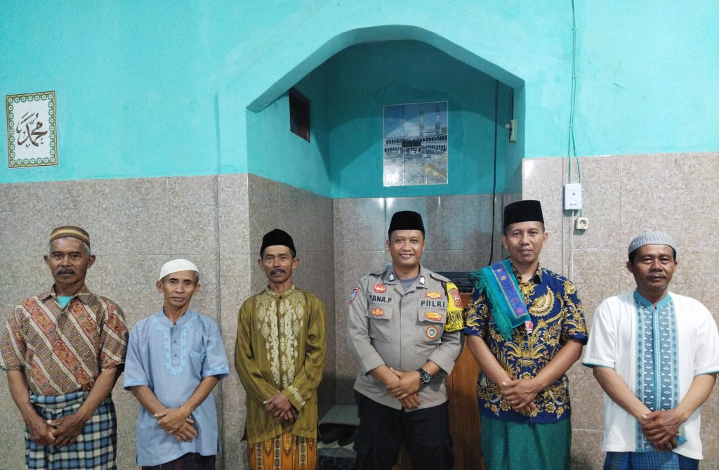 Tingkatkan Silaturahmi Polsek Leuwigoong Safari Subuh