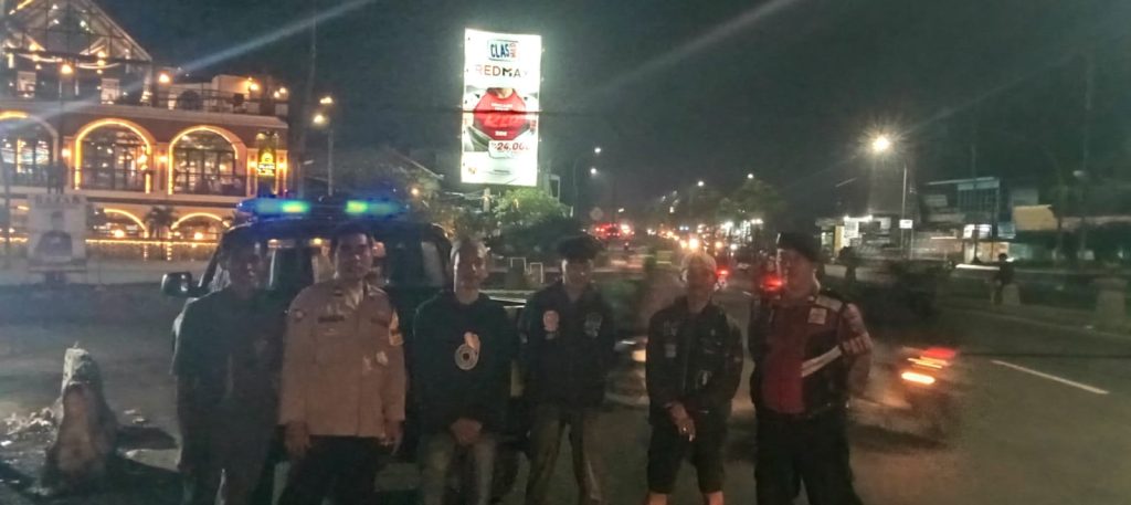 Patroli Malam Cegah Gangguan Kamtibmas Di Wilayah Lembursitu