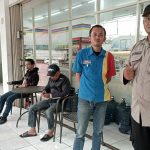 Polsek Kebonpedes Dialogis Dengan Karyawan Mini Market Sampaikan Himbauan Kamtibmas