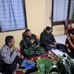 Sinergitas TNI -Polri, Bhabinkamtibmas Polsek Sukaraja Laksanakan Patroli Malam Bareng Babinsa