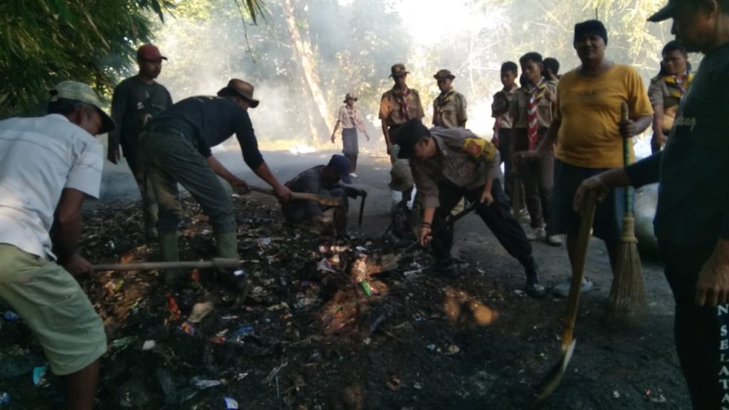 Menyambut HUT Bhayangkara Ke 78 Polsek Pameungpeuk Lakukan Bhakti Religi