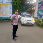 Bhabinkamtibmas polsek kadudampit laksanakan Pengamanan Giat pawai karnaval kreasi anak dalam rangka samenan Kenaikan Kelas