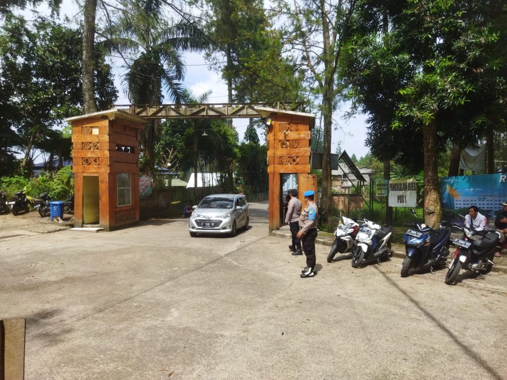 Personil Polsek kadudampit Melaksanakan giat Patroli tempat wisata situgunung.