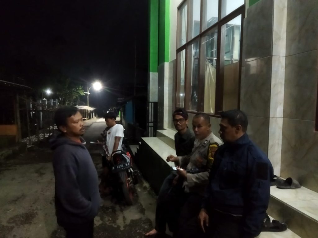 Polsek Kadudampit laksanakan KRYD malam minggu antisipasi gukamtibmas.