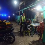 Patroli KRYD Malam Personil Polsek Sukalarang Sambangi Warga Dan Pemuda Yang Lagi Nongkrong,