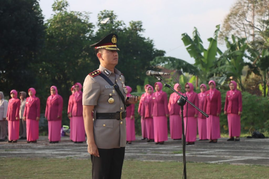 Menghormati Para Pahlawan Polres Garut Upacara Ziarah Dan Tabur Bunga Menyambut HUT Bhayangkara Ke 78 Tahun 2024