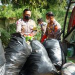 Bakti Peduli Kebersihan, Polresta Bandung Bersihkan Tumpukan Sampah