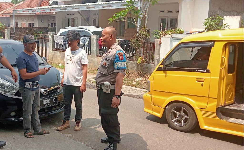 Guna Ciptakan Keamanan dan Kondusif, Kapolsek Citamiang Patroli Dialogis dan Sambangi Warga